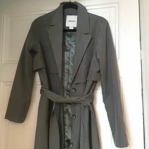 Kappa - En underbar matt grågrön kappa, tunn och perfekt till vår/sommar✨