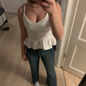 Vitt linne - Säljer denna snygga toppen ifrån evan&odd 50kr S
