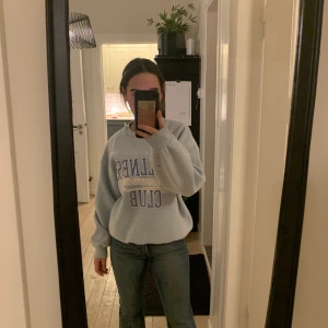 Blå sweatshirt  - Söt blå sweatshirt ifrån Gina tricot, 80kr , XS