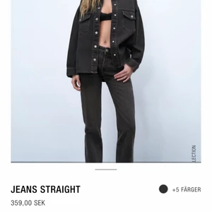 Zara mid rise jeans  - Säljer ett par helt nya mörkgrå zara mid rise jeans i storleken 36, aldrig använda och lappen sitter kvar på. Säljer pga att jag har ett par exakt likadana, skriv om du vill ha bilder på!🖤