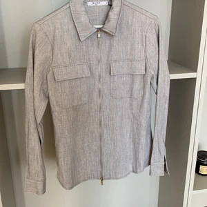 Skjorta  - Fin skjorta med dragkedja från nakd i strl 34. Använd 2 gånger! 