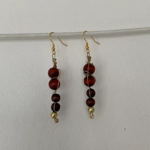 Trä örhängen 2 - örhängen med träkulor