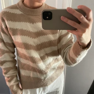 Stickad tröja - Stickad tröja från mango i supermjukt material. Strl S men skulle säga att den passar både en storlek större samt mindre:)