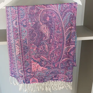 Cashmir sjal  - Fin sjal i chasmir. Aldrig använd 