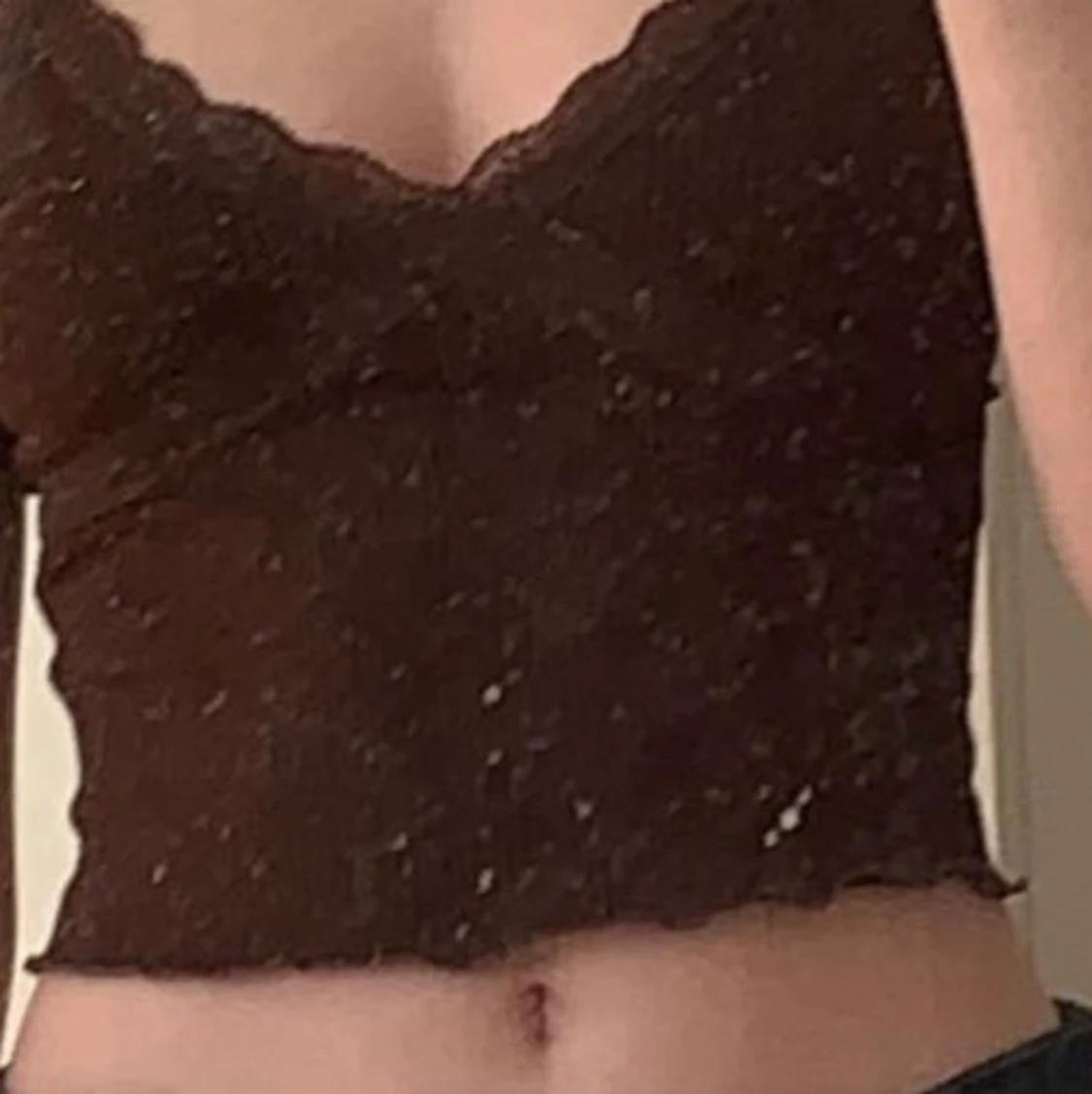 Brunt linne med spets 