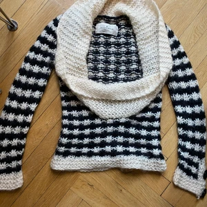 Malene Birger  - En Malene Birger tröja. Använts fåtal gånger. Storlek:M Mjuk och gosig 