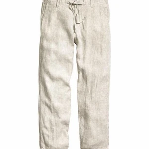 Linnebyxa - Linnebyxor från hm inköpte förra sommaren. Mycket bra skick då jag knappt använt de. De sitter relaxed. Storlek M. Köparen står för frakt kostnad!