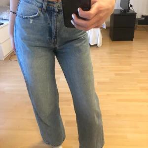 Dr denim jeans - Jeans från dr denim i bra skick!! Köpta för 700 men säljer nu för 200:) köparen står för frakten på 62 kr. Kontakta vid fler frågor💗