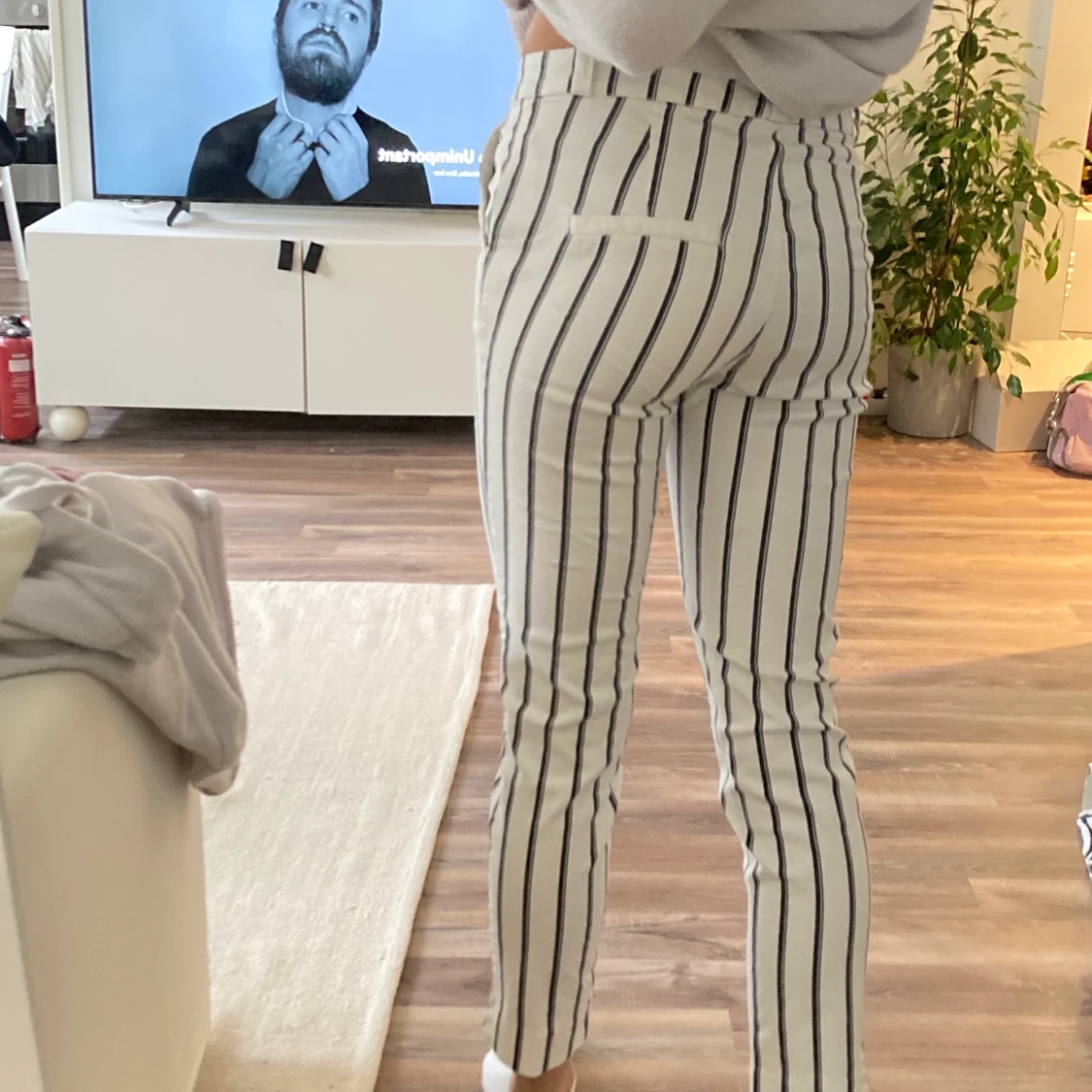 Randiga kostymbyxor från mango - 90