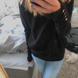 Zara - Säljer min populära zara tröja, jätte snygg endast använd 2-3 gånger! Storlek S❤️⚡️🤩