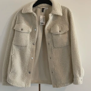 Jacka från H&M i storlek XS - Helt ny!