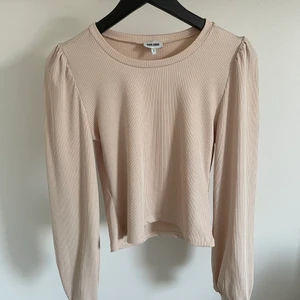 Topp, s - Beige topp ifrån Bubbleroom🤍 Storlek S🤍
