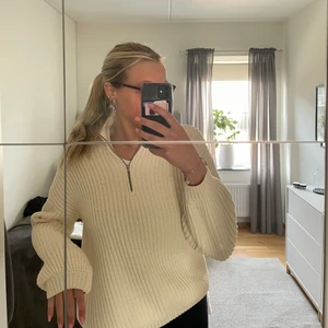 Stickad tröja från NA-KD  - Fin stickad tröja från NA-KD. Aldrig använd, endast testad. Nypris 379kr