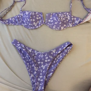 Bikini - Säljer en för stor stor bikini från SHEIN, har bara testat bikinin💕💕