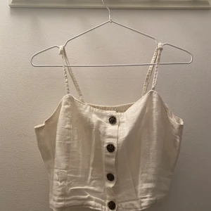 Vitt line  - Köpt för 2 år sedan och bara använt 1 gång.passar bra till S-XS. 