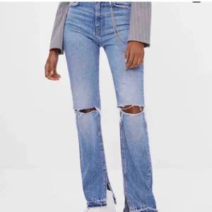 Säljer dessa snygga jeans från Berska, köpt av en annan här på plick men dom var tyvärr för små, där av har jag inga egna bilder då jag ej får på mig dom😢storlek 32 men  skulle passat en liten 34💗 Budgivning i kommentarerna. LEDANDE BUD: 200kr💗 frakt 63kr