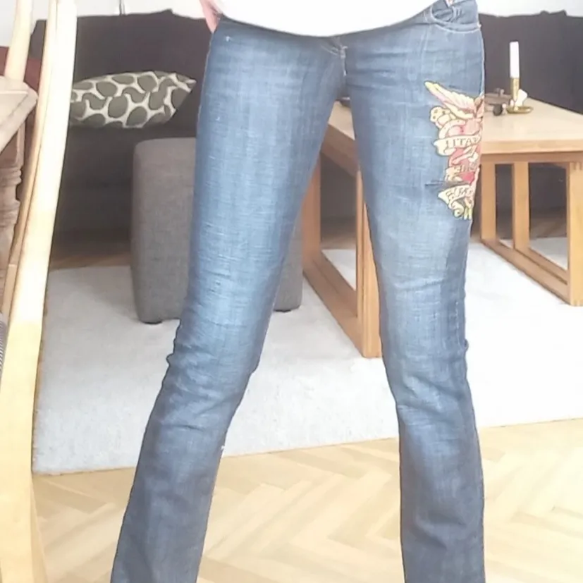 Skit coola ed hardy jeans 💫 aldrig använda men köpta second hand!!. Jeans & Byxor.