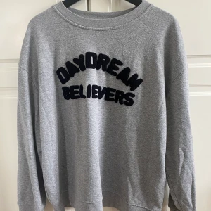 Sweatshirt  - Välanvänd sweatshirt från märket BDG