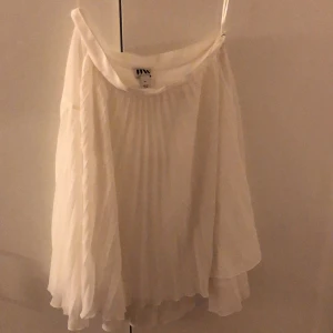 Vit sommar kjol helt nytt  - Xl 