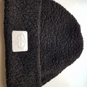 Stockholm Beauty Group X Sad boys mössa - Fick mössan av en släkting som både arbetar och är nära vän med både Sad Boys och Drain gang kollektiven. Näst intill perfekt skick. Passar inte i mössor så bestämmde att sälja den. Vid snabb affär kan priset diskuteras.