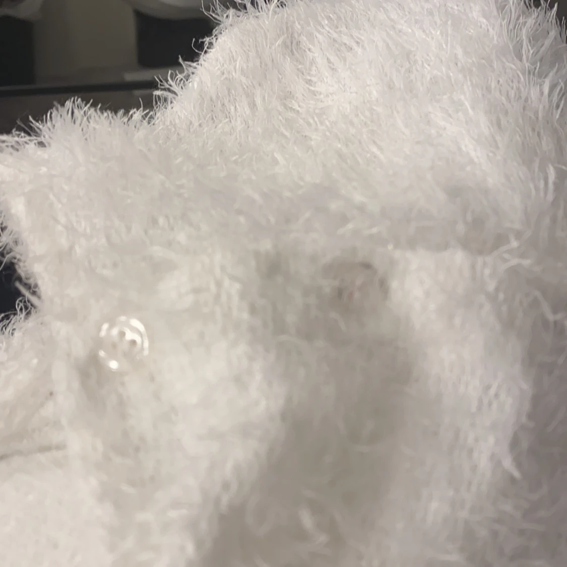 Vit ”fluffig” tröja/kofta - 91