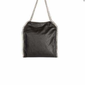 Trendig väska - Svart snygg väska perfekt till sommaren💞💞