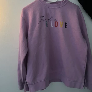 Tröja  - Använt en gång, skitfin och sitter jättebra. 