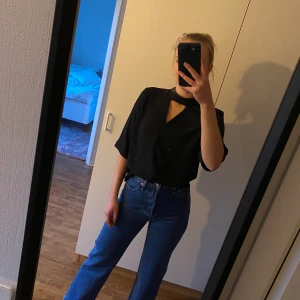 Blus Gina Tricot strl 36 - Jättebra skick, använd fåtal gånger, köpt tre år sedan 