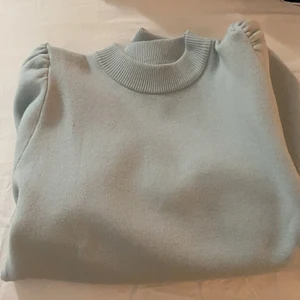 Zara tröja - Säljer min nya zara tröja just för att den inte passar med min stil! Har använt den en gång och är i gott skick! 