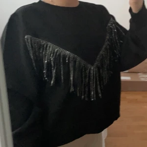 Säljer nu denna fina tröjan ifrån Zara!💓 - Säljer nu min snygga tröja ifrån zara som ej kommit till användning (oanvänd). Den är i bra skick. Passar S/Xs! (Frakt diskuteras)💓