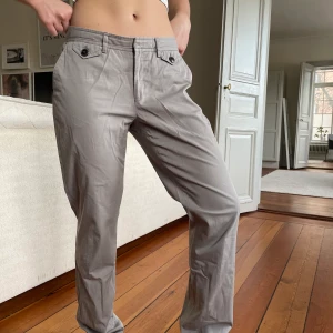 FilippaK Kostymbyxor  - Jättefina byxor som aldrig är använda! 