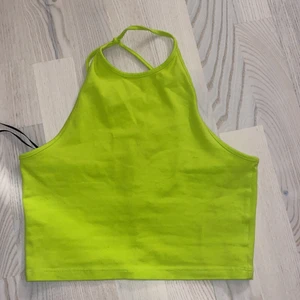 Topp från H&M - Säljer just nu den här toppen för att jag ej har använt den och för att den inte är min stil och jag köpte den för 50 och säljer för 5kr toppen är i nyskick och fraktas eller möts ☺️