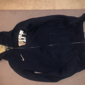 Nike storlek L - Liten i storleken 