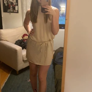 Sommarklänning  - Sommarklänning från saint tropez! Älskar den, men den kommer inte till användning. Använd 1 gång så helt i nyskick!