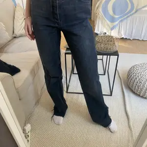 Långa jeans från Massimo Dutti🖤 Jag är 178 cm lång 🖤 köparen står för frakten!