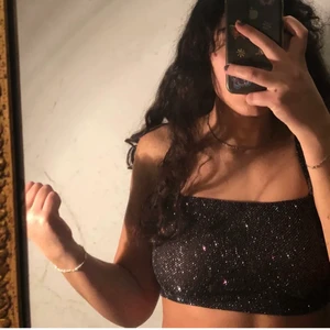 Kort glittrigt linne!✨✨✨ - Köpt på Plick men aldrig användt då det var lite litet för mig💖