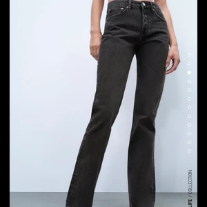 Jeans - Populära Mid-rise jeans från Zara, slut i alla storlekar!! Ser ut att vara helt nya💞💞 