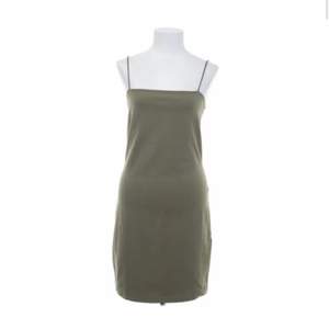 En jätte söt klänning från ginatricot i storlek xs. Använd ett par gånger men är i god skick. Pris: 99+frakt. Bild kan skickas!💚