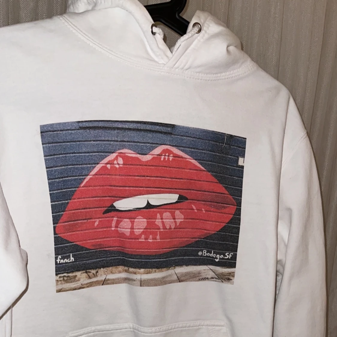 The cool elephant hoodie ”Lips” stl S - 90