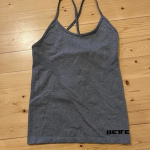 Better Bodies träningslinne - Träningslinne från Better Bodies storlek S, 100:-