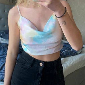 Topp - Söt topp från zara! Säljer då den är för stor för mig💓STÅR DET INTE SÅLD PÅ ANNONSEN FINNS DEN FORTFARANDE KVAR!!!