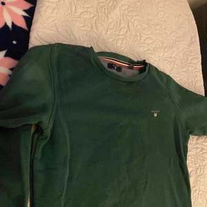 Gant tröja  - Grön gant tröja för barn. Storlek 158/164. Säljs pågrund av att den inte passar.