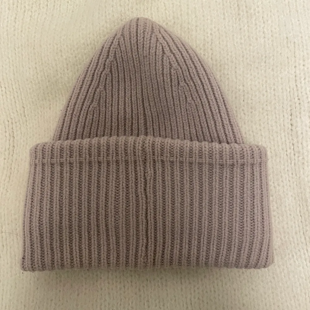 Creamy light blue acne beanie. Only worn twice!. Accessoarer.