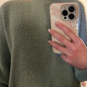 Stickad tröja - Plagget har storlek 146/152 men är väldigt stor för storleken, den är pyttelite stor för mig och jag kan ha XS/S. Skicket är jättebra, den är använd ungefär 10 gånger. Pris kan diskuteras!