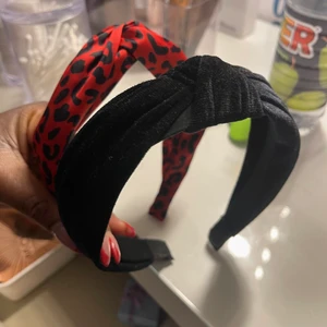 Diadem  - En för 50 kr, båda två för 100kr. Knappt använda 