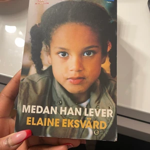 Bok  - Medan han lever av Elaine Eksvärd