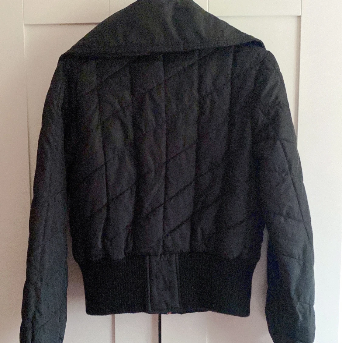 CNY OUTER WAER Svart Jacka Dam stl. M - 90