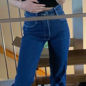 Unika jeans från Jordache som blivit för små för mig, köpta secondhand. 