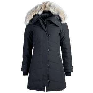 Canada goose loretta XXS - Intresse koll på min Canada goose loretta parka i storlek XXS den är i jätte fint skick för mer bilder är det bara att kontakta 🥰