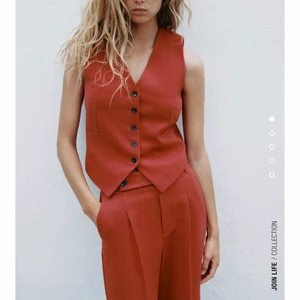 Röd väst - Röd väst från zara aldrig använd. Storlek s/36, frak tillkommer, fråga om fler bilder 